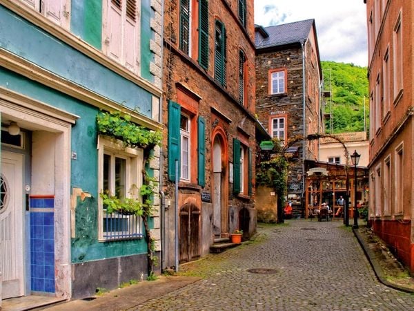 Produktbild: CALVENDO Puzzle Blick auf einen typischen Baustil des Moselst&auml;dtchen Bernkastel- Kues | 1000 Teile Lege-Gr&ouml;&szlig;e 64x48cm Foto-Puzzle f&uuml;r gl&uuml;ckliche Stunden