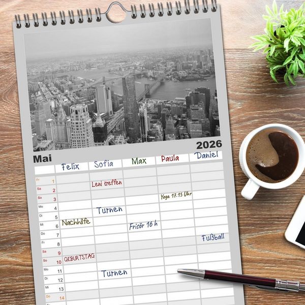 Produktbild: Familienplaner 2026 - New York in schwarz weiss mit 5 Spalten (Wandkalender, 21 x 45 cm) CALVENDO
