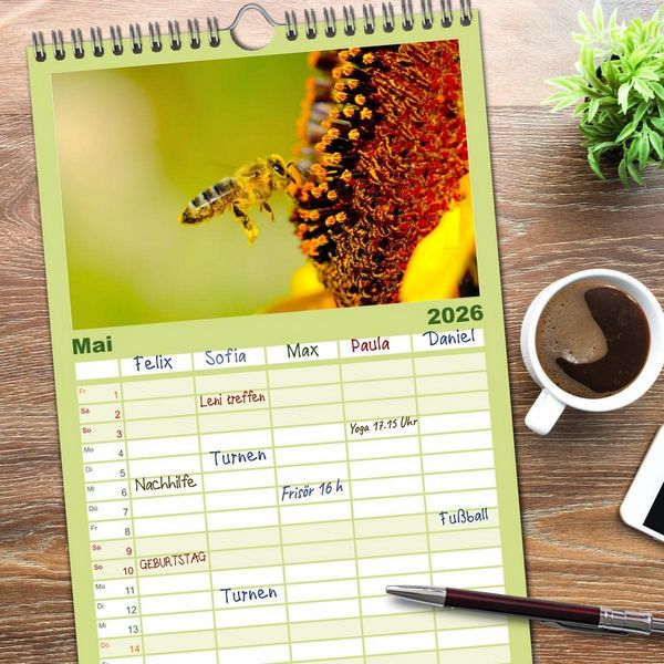 Produktbild: Familienplaner 2026 - Die Welt der flei&szlig;igen Bienen mit 5 Spalten (Wandkalender, 21 x 45 cm) CALVENDO