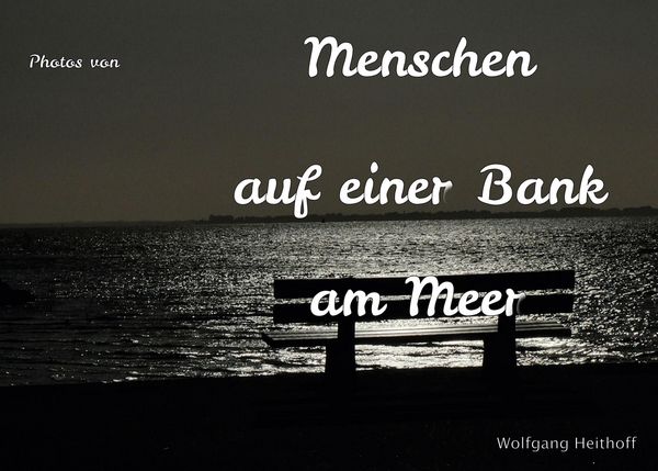Produktbild: Menschen auf einer Bank am Meer