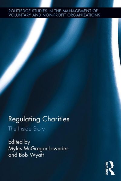 Produktbild: Regulating Charities