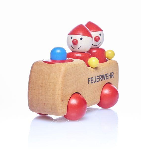 Produktbild: Pfingstweid - Feuerwehrwicht Manne aus Erle mit Hupe und mit zwei flexiblen Stehwichten Flori und R&auml;dern aus Buche, Holz