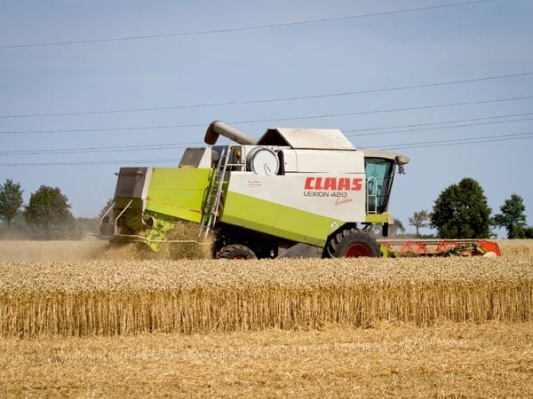 Produktbild: CALVENDO Puzzle Landmaschinen zum Anfassen nah | 1000 Teile Lege-Gr&ouml;&szlig;e 64x48cm Foto-Puzzle f&uuml;r gl&uuml;ckliche Stunden