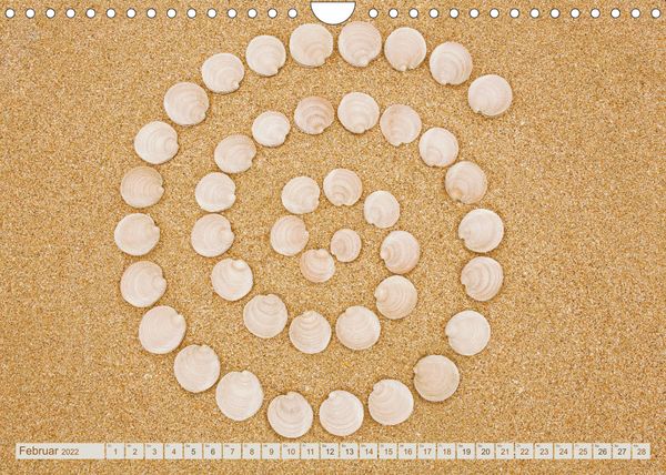 Produktbild: Am Strand - Fundst&uuml;cke und Kunstwerke (Wandkalender 2022 DIN A4 quer)