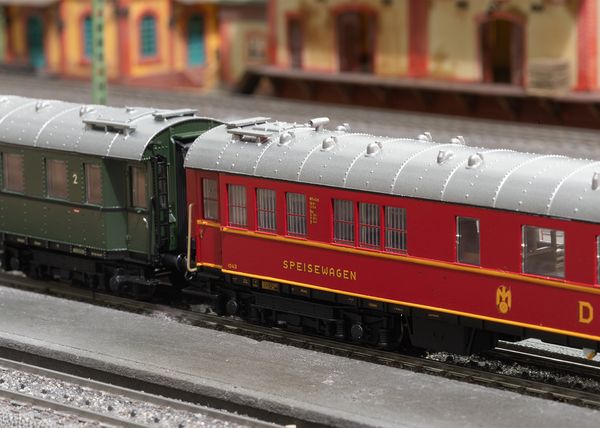 Produktbild: M&auml;rklin 42530 H0 Schnellzug-Speisewagen WR4&uuml;(e) der DB Speisewagen