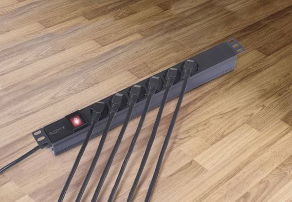 Produktbild: Sygonix SY-6736978 Steckdosenleiste 19 Zoll 6fach Schwarz Schutzkontakt 1St.