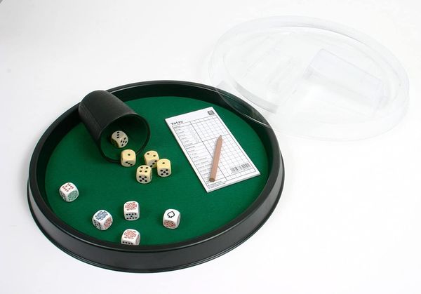 Produktbild: ASS 22574002 - W&uuml;rfelarena, W&uuml;rfelset (W&uuml;rfelteller, Becher, 10 W&uuml;rfel, Bl&ouml;cke, Stift)