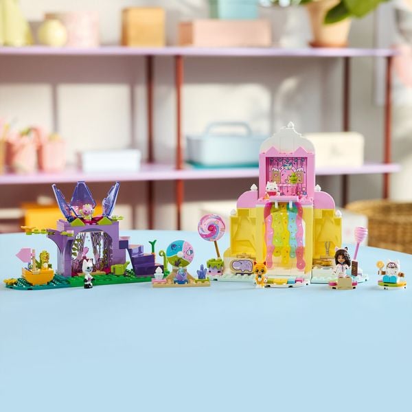 Produktbild: LEGO® Gabbys Puppenhaus Zuckerguss-Gebirge und Kätzchen-Garten (11205); Spielset für Rollenspiele