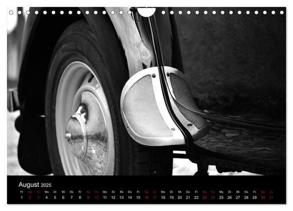 Produktbild: Citro&euml;n 11 CV Traction Avant in schwarzweiss (Wandkalender 2025 DIN A4 quer), CALVENDO Monatskalender