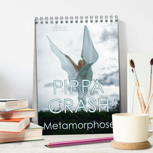 Produktbild: PIPPA CRASH - Metamorphose (Tischkalender 2027 DIN A5 hoch), CALVENDO Monatskalender