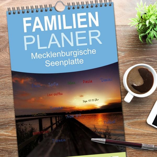 Produktbild: Familienplaner 2026 - Mecklenburgische Seenplatte - zum Tr&auml;umen sch&ouml;n mit 5 Spalten (Wandkalender, 21 x 45 cm) CALVENDO