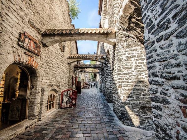 Produktbild: CALVENDO Puzzle Tallinn - Streifzug durch die Altstadt | 1000 Teile Lege-Gr&ouml;&szlig;e 64x48cm Foto-Puzzle f&uuml;r gl&uuml;ckliche Stunden