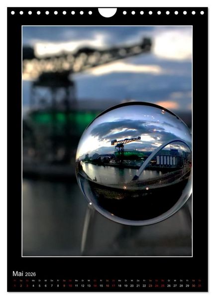 Produktbild: Momente aus Glas &ndash; Glaskugelfotografie (Wandkalender 2026 DIN A4 hoch), CALVENDO Monatskalender