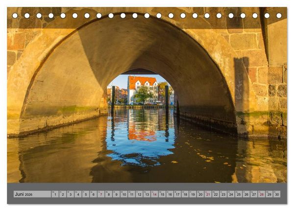 Produktbild: Ansichten der L&uuml;becker Altstadtinsel (Tischkalender 2026 DIN A5 quer), CALVENDO Monatskalender