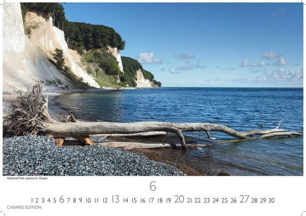 Produktbild: Ostseek&uuml;ste Kalender 2027 &ndash; Wandkalender | Fotokalender Deutschland 24x35cm | Stimmungsvolle K&uuml;stenmomente im Ostseek&uuml;ste &ndash; 12 faszinierende Ansichten von Meer und Natur