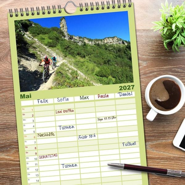 Produktbild: Familienplaner 2027 - Mountainbike Traumpfade mit 5 Spalten (Wandkalender, 21 x 45 cm) CALVENDO