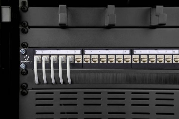 Produktbild: Renkforce 24 Port 483mm (19\") 1 HE Schwarz Unbest&uuml;ckt