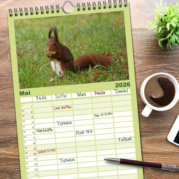 Produktbild: Familienplaner 2026 - Das heimliche Leben der Eichh&ouml;rnchen mit 5 Spalten (Wandkalender, 21 x 45 cm) CALVENDO