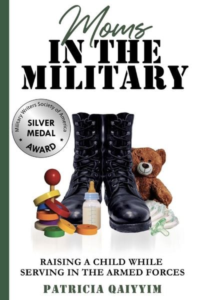 Produktbild: Moms In The Military Raising A Child While Serving In The Armed Forces