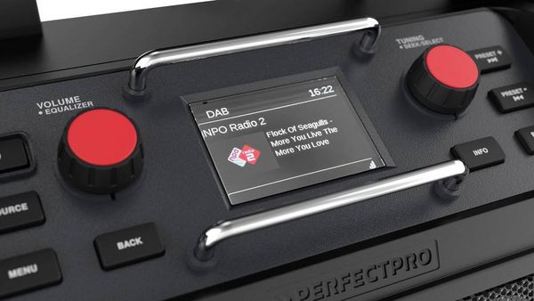 Produktbild: PerfectPro RockPro Baustellenradio DAB+, UKW AUX, Bluetooth&reg;, USB Akku-Ladefunktion, spritzwassergesch&uuml;tzt, staubdicht, sto&szlig;fest
