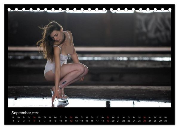 Produktbild: Outdoor Aktkalender 2027 (Tischkalender 2027 DIN A5 quer), CALVENDO Monatskalender