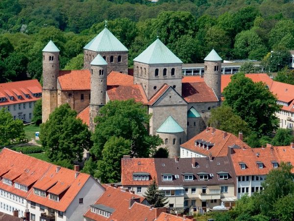 Produktbild: CALVENDO Puzzle Michaeliskirche | 1000 Teile Lege-Gr&ouml;&szlig;e 64x48cm Foto-Puzzle f&uuml;r gl&uuml;ckliche Stunden