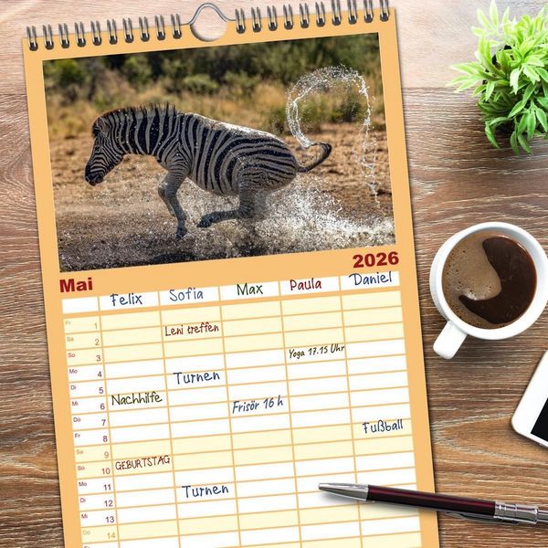 Produktbild: Familienplaner 2026 - Action in der Savanne mit 5 Spalten (Wandkalender, 21 x 45 cm) CALVENDO