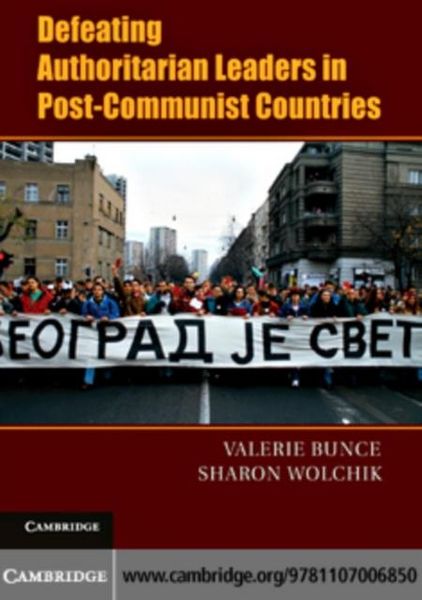 Produktbild: Defeating Authoritarian Leaders in Postcommunist Countries