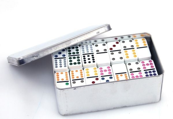 Domino, Doppel 12, in Metallbox