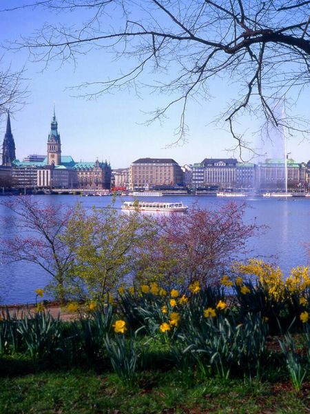Produktbild: CALVENDO Puzzle Die Hamburger Skyline im Fr&uuml;hling | 1000 Teile Lege-Gr&ouml;&szlig;e 64x48cm Foto-Puzzle f&uuml;r gl&uuml;ckliche Stunden