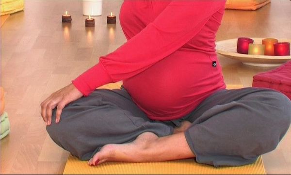 Produktbild: Yoga f&uuml;r werdende M&uuml;tter - Wenn der Storch die Sonne gr&uuml;&szlig;t