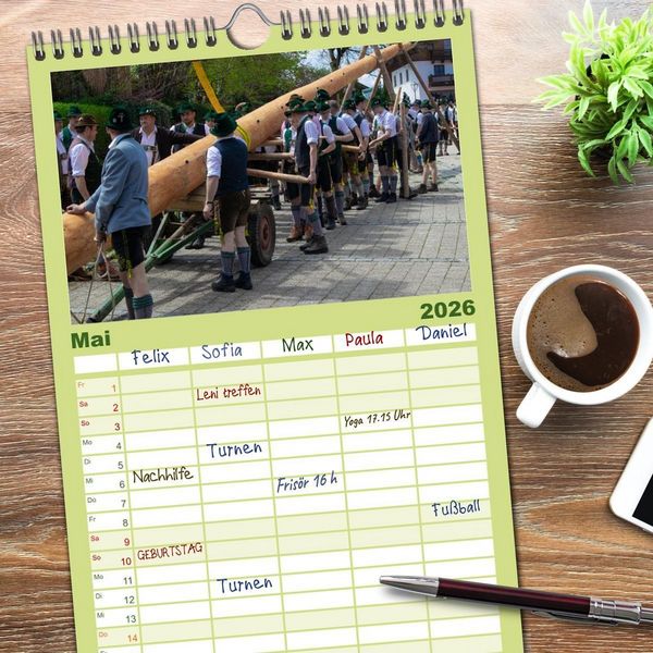 Produktbild: Familienplaner 2026 - Maibaum aufstellen mit 5 Spalten (Wandkalender, 21 x 45 cm) CALVENDO