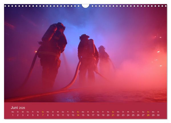 Produktbild: Feuer und Flamme - Feuerwehrkalender (Wandkalender 2026 DIN A3 quer), CALVENDO Monatskalender