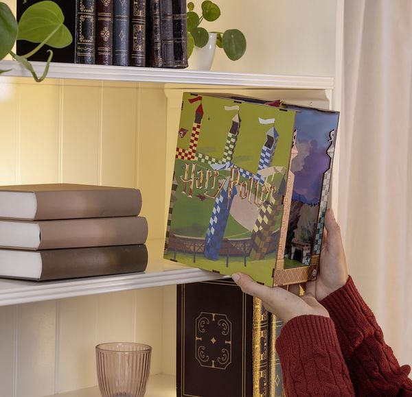 Produktbild: Book Nook DIY B&uuml;cherecke Harry Potter Quidditch Field von Revell Tiny Adventures