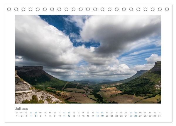 Produktbild: Bewegte Wolken, Stille Landschaften (Tischkalender 2026 DIN A5 quer), CALVENDO Monatskalender