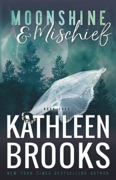 Produktbild: Moonshine & Mischief (Moonshine Hollow, #4)