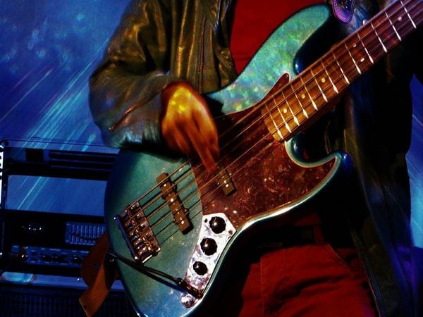 Produktbild: CALVENDO Puzzle Bass Player | 1000 Teile Lege-Gr&ouml;&szlig;e 64x48cm Foto-Puzzle f&uuml;r gl&uuml;ckliche Stunden