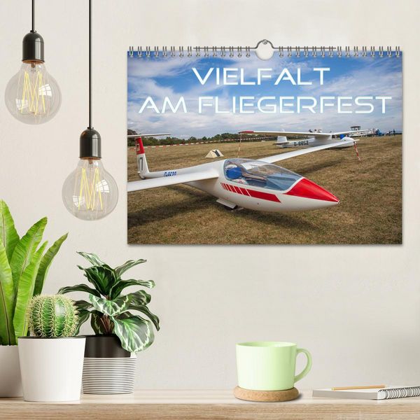 Produktbild: Vielfalt am Fliegerfest (Wandkalender 2026 DIN A4 quer), CALVENDO Monatskalender
