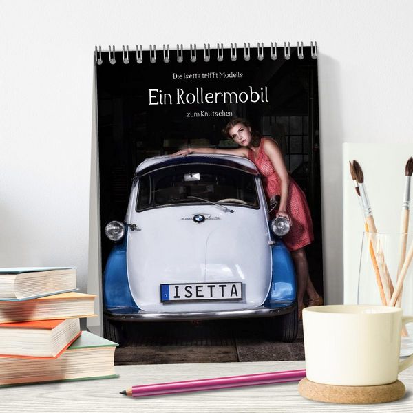 Produktbild: Die Isetta trifft Modells Ein Rollermobil zum Knutschen (Tischkalender 2026 DIN A5 hoch), CALVENDO Monatskalender