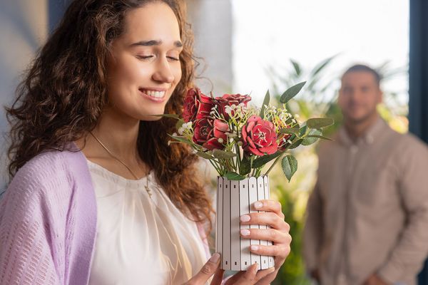 Produktbild: Revell Holzblumen Flowers Dream of Roses mit Vase & Duftring
