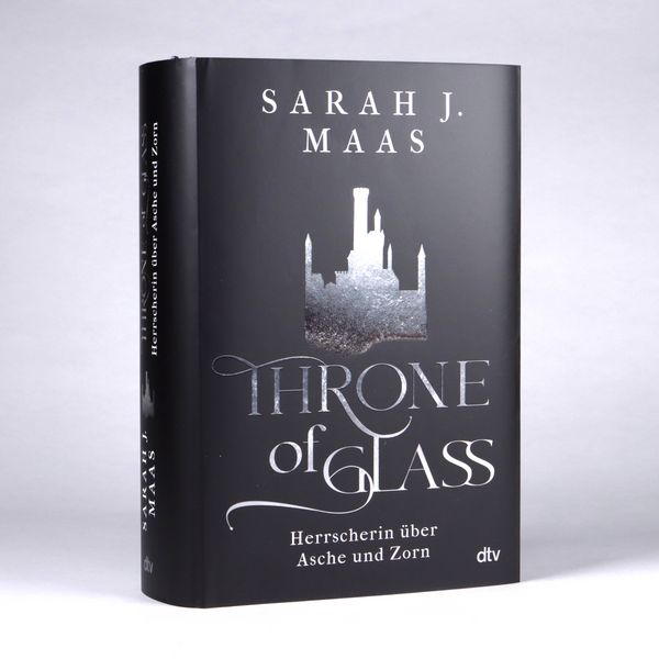 Produktbild: Throne of Glass &ndash; Herrscherin &uuml;ber Asche und Zorn