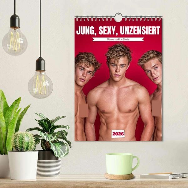 Produktbild: JUNG, SEXY, UNZENSIERT - M&auml;nner nackt in Shorts (Wandkalender 2026 DIN A4 hoch), CALVENDO Monatskalender