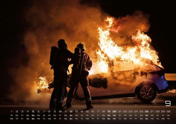 Produktbild: FIREFIGHTER - Retter in der Not - Feuerwehr - 2027 - Kalender DIN A2