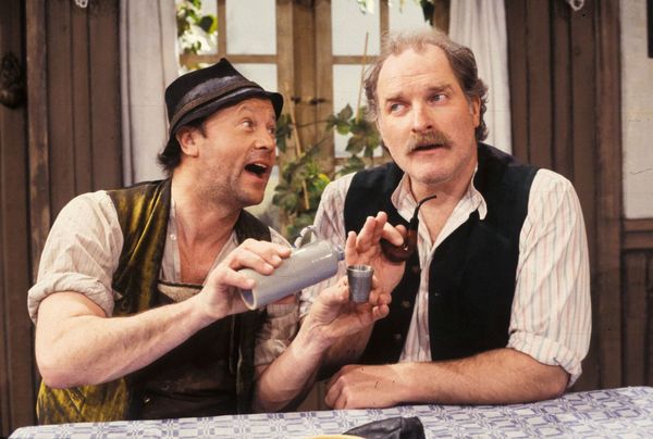 Produktbild: Chiemgauer Volkstheater - Die komplette Staffel 1 von 1992 (Fernsehjuwelen) [8 DVDs]