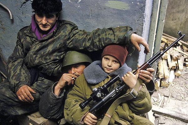 Produktbild: ... und Gott Schuf den Krieg