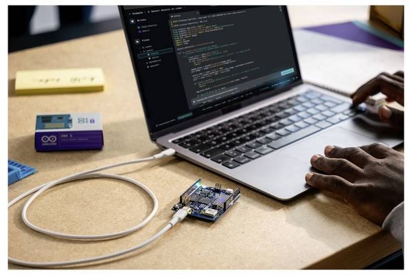 Produktbild: Arduino Uno Q ABX00173 (4GB / 32GB eMMC) 4 x 2.0GHz