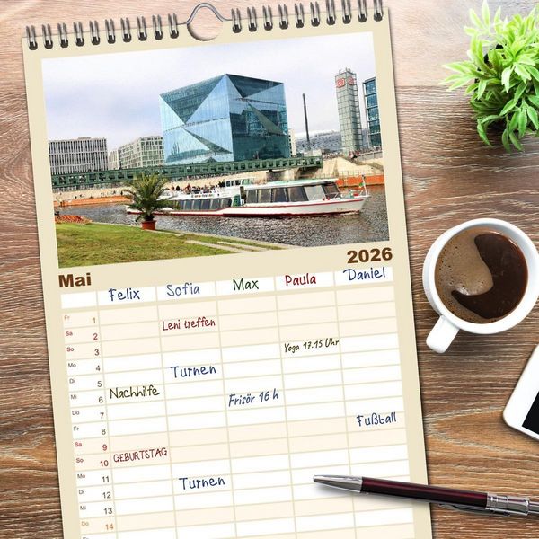Produktbild: Familienplaner 2026 - In Berlins Mitte mit 5 Spalten (Wandkalender, 21 x 45 cm) CALVENDO