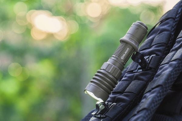 Produktbild: OLight LED Taschenlampe 2600lm 8h 249g