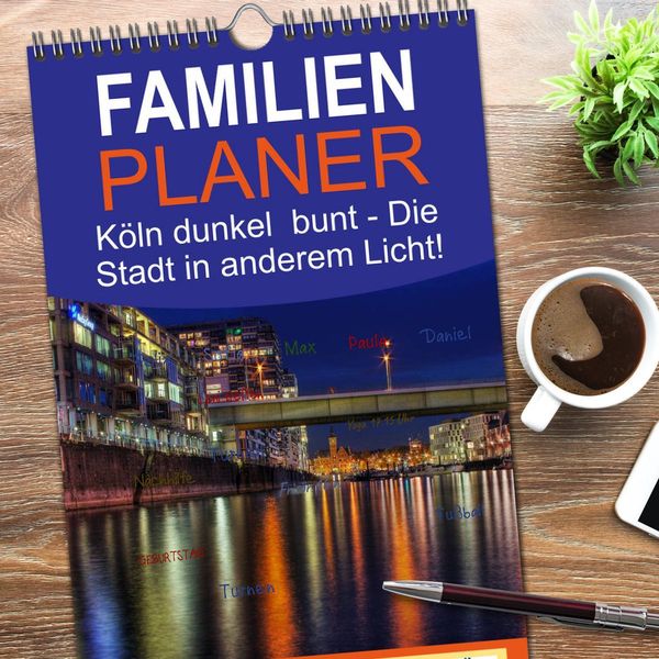 Produktbild: Familienplaner 2026 - K&ouml;ln dunkel bunt - Die Stadt in anderem Licht! mit 5 Spalten (Wandkalender, 21 x 45 cm) CALVENDO