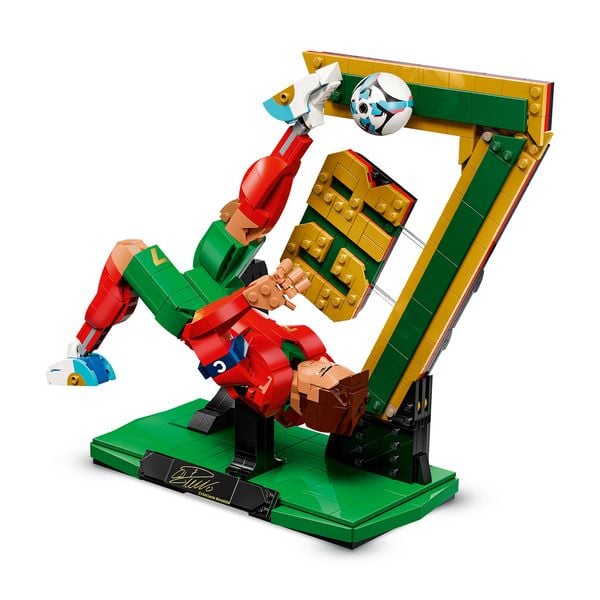 Produktbild: LEGO Editions 43016 Cristiano Ronaldo, Fu&szlig;balllegende, Bauset f&uuml;r Kinder; Fu&szlig;ball-Deko